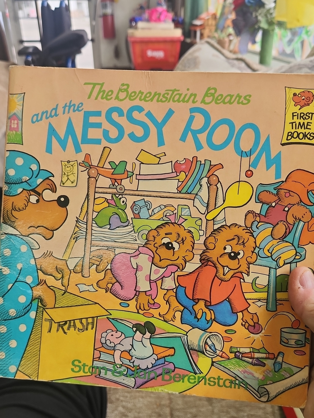 The Berenstain Bears and the Messy Room - Kids Book (Yellow)